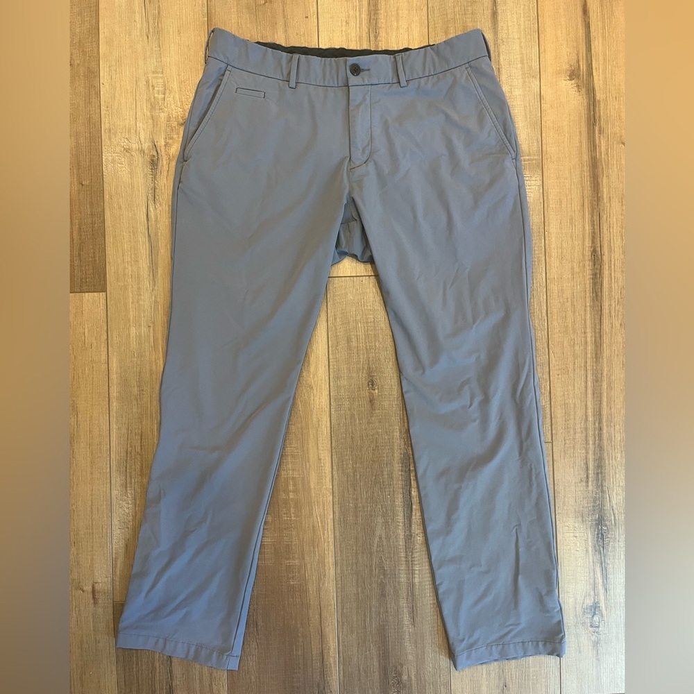 KJUS Men's Ike 3xDry Pants Gray Golf size 36/30 (52 EU) Short‎ Performance
